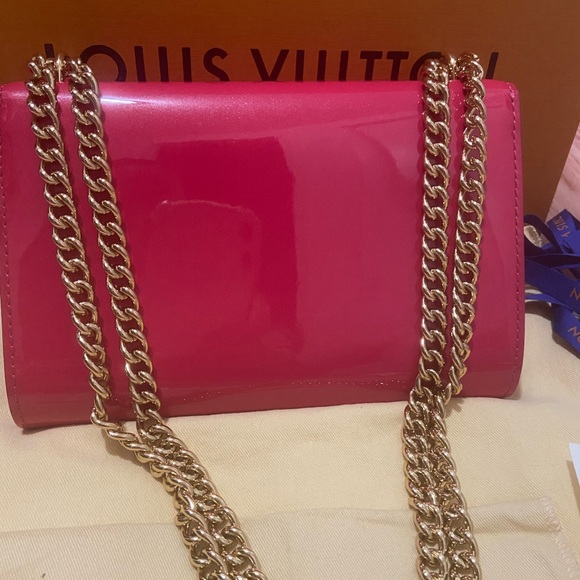 Lv - Picture 6 of 16